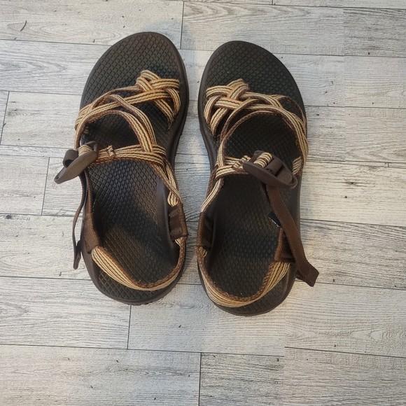 Sold Chaco Womens 6  Sandals Strappy Sports Hicking Vibram Sole  Brown Orange. - Picture 3 of 7